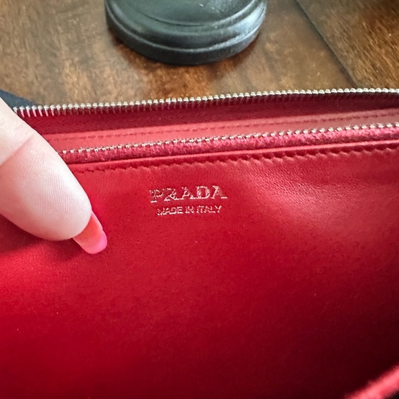 Authentic PRADA Red Calfskin V Diagramme Zippy Wallet RARE Stitched Leather - Picture 7 of 13